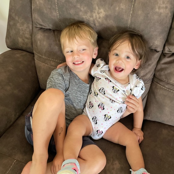 MEET YOUR POSHER - Picture 4 of 7